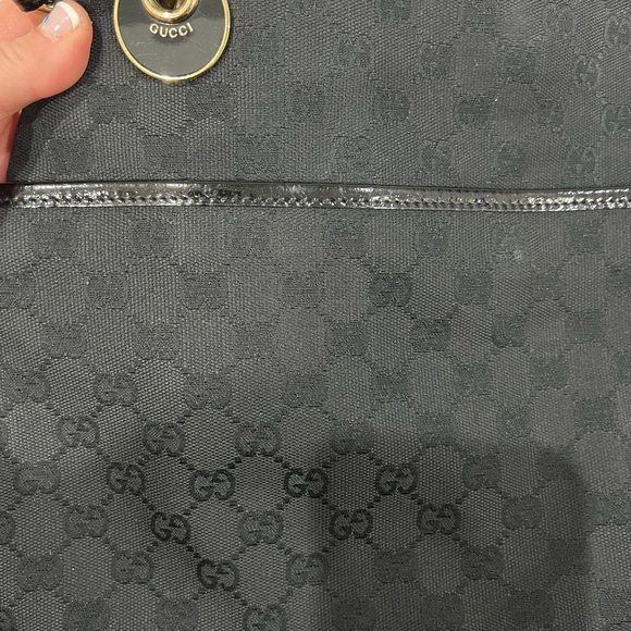 Gucci GG Shoulder Bag - Picture 13 of 15